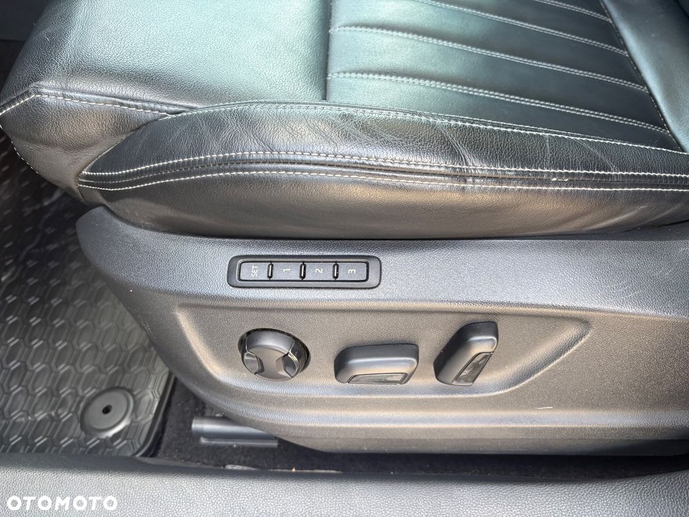 Skoda Karoq 2.0 TDI SCR 4x4 Style DSG - 25