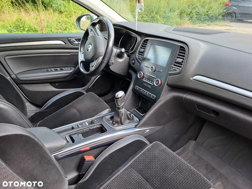 Renault Megane 1.5 Blue dCi Intens - 13