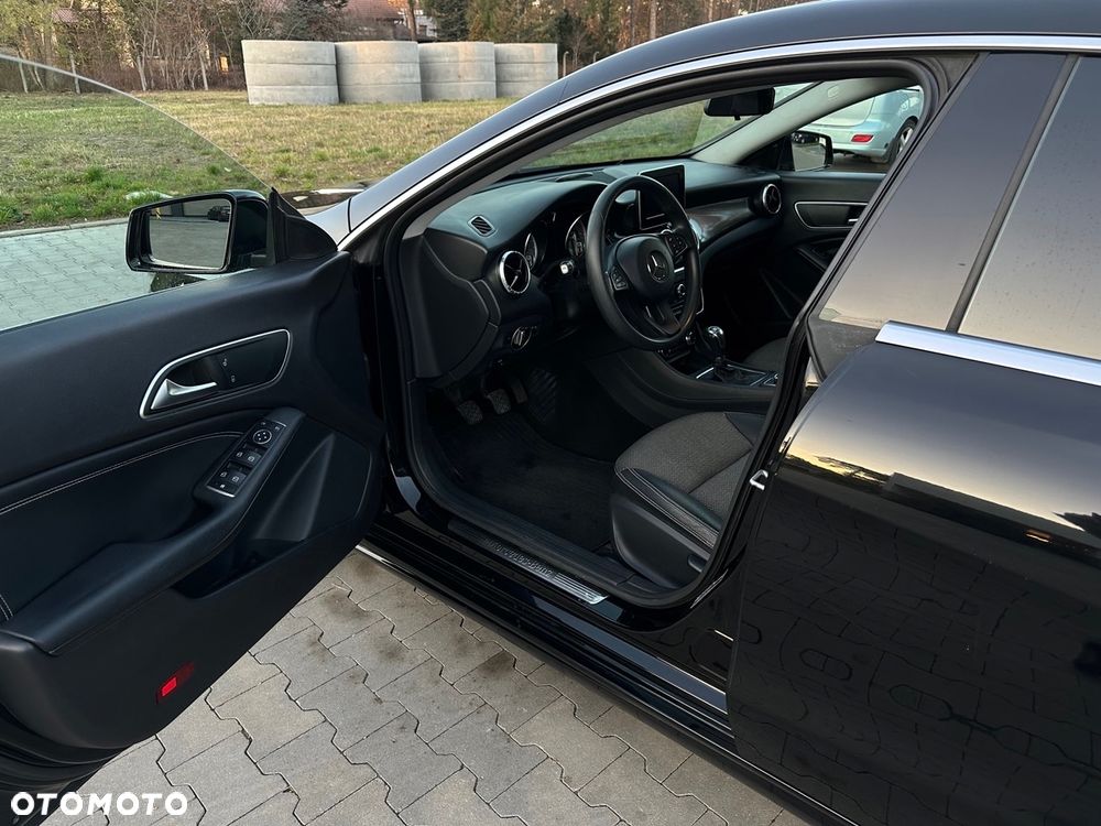 Mercedes-Benz CLA 200 d - 13