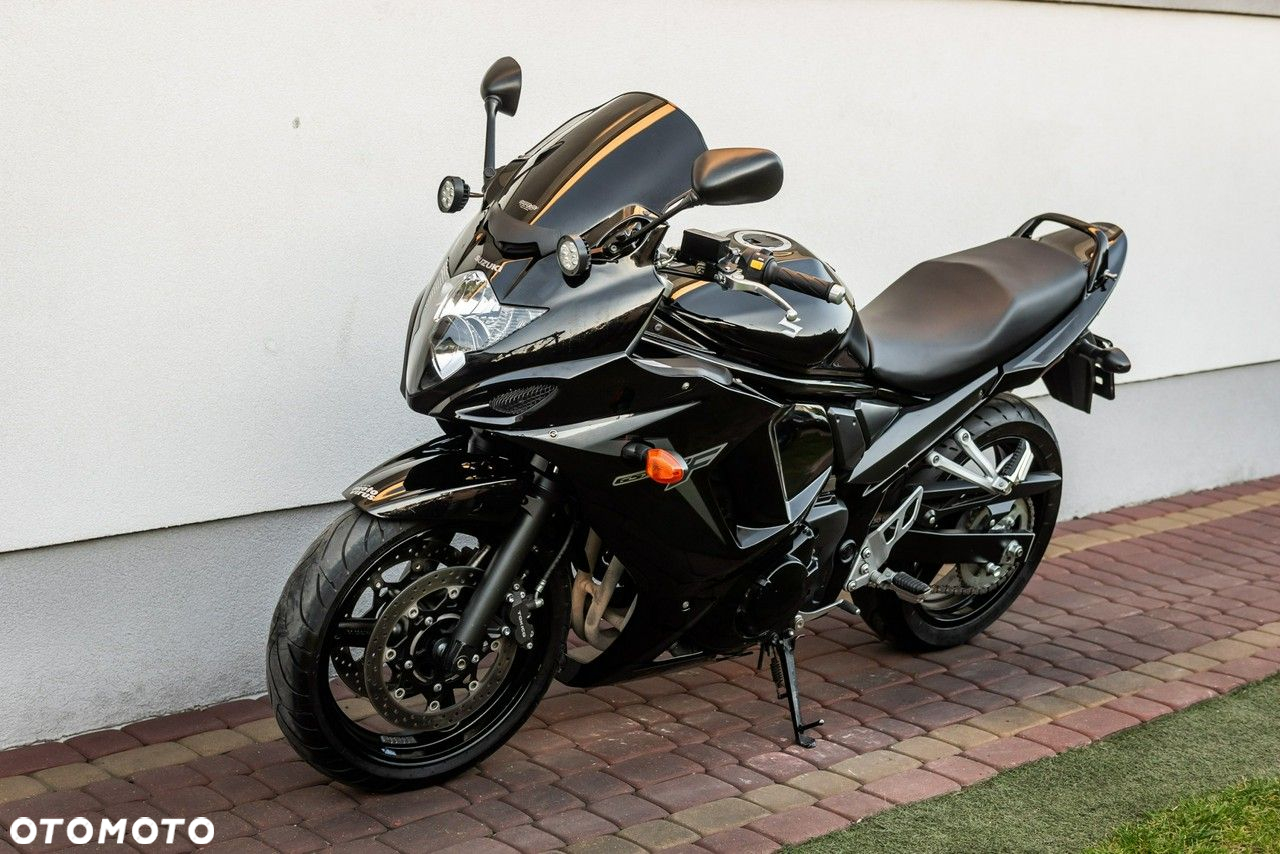 Suzuki GSX - 7
