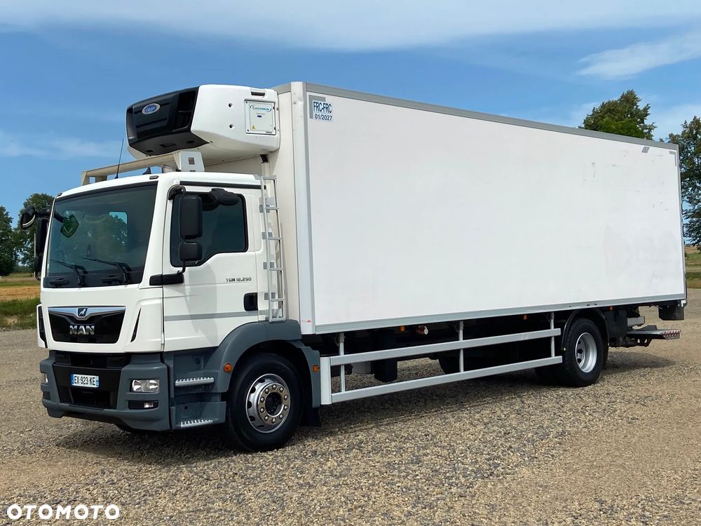 MAN TGM 18.290 | 2018 | Chłodnia 8,8 m | Carrier Supra 1150 Multitemp Silent | Automat | Winda | Drzwi boczne | 329 tys. km - 6