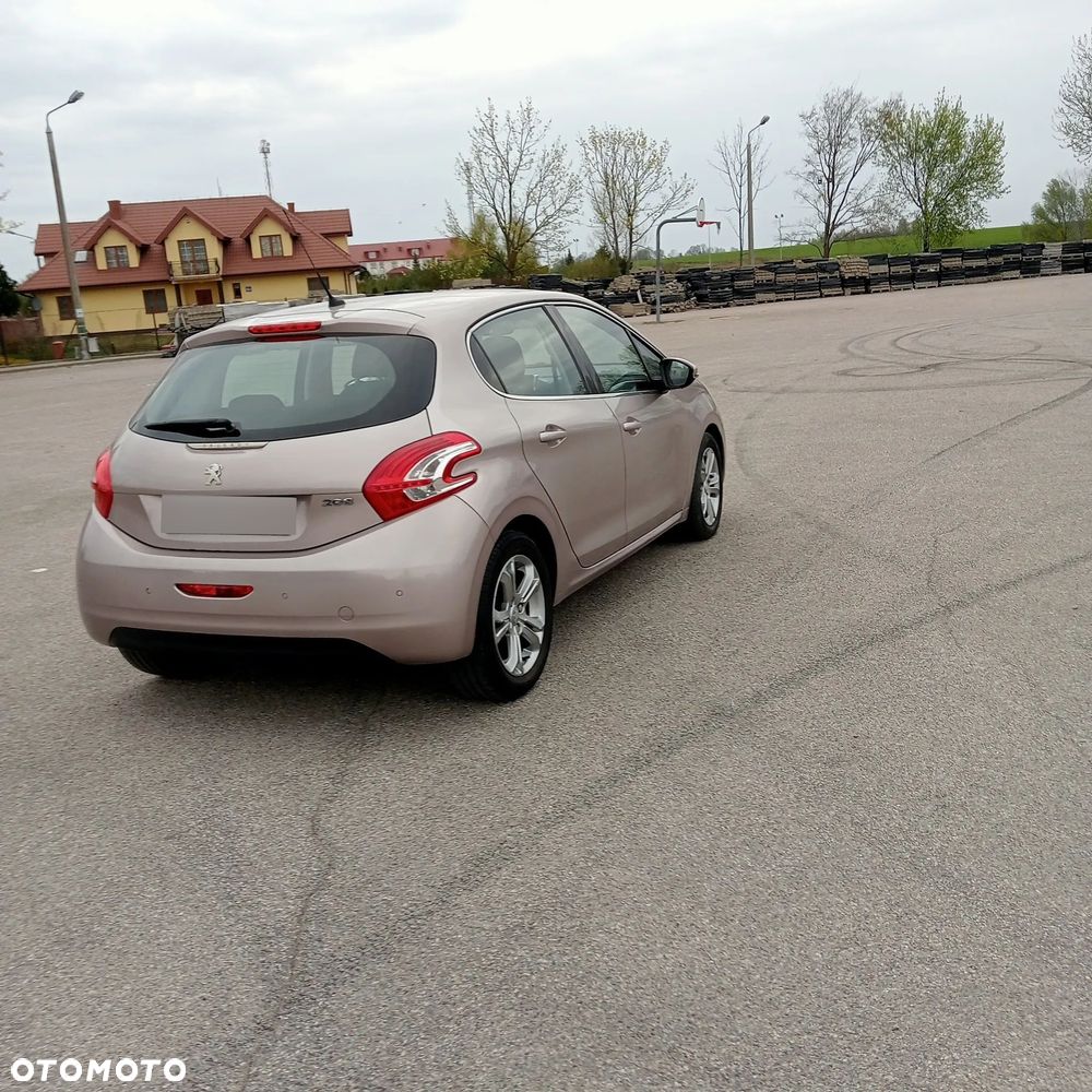 Peugeot 208 1.2 PureTech Allure - 2
