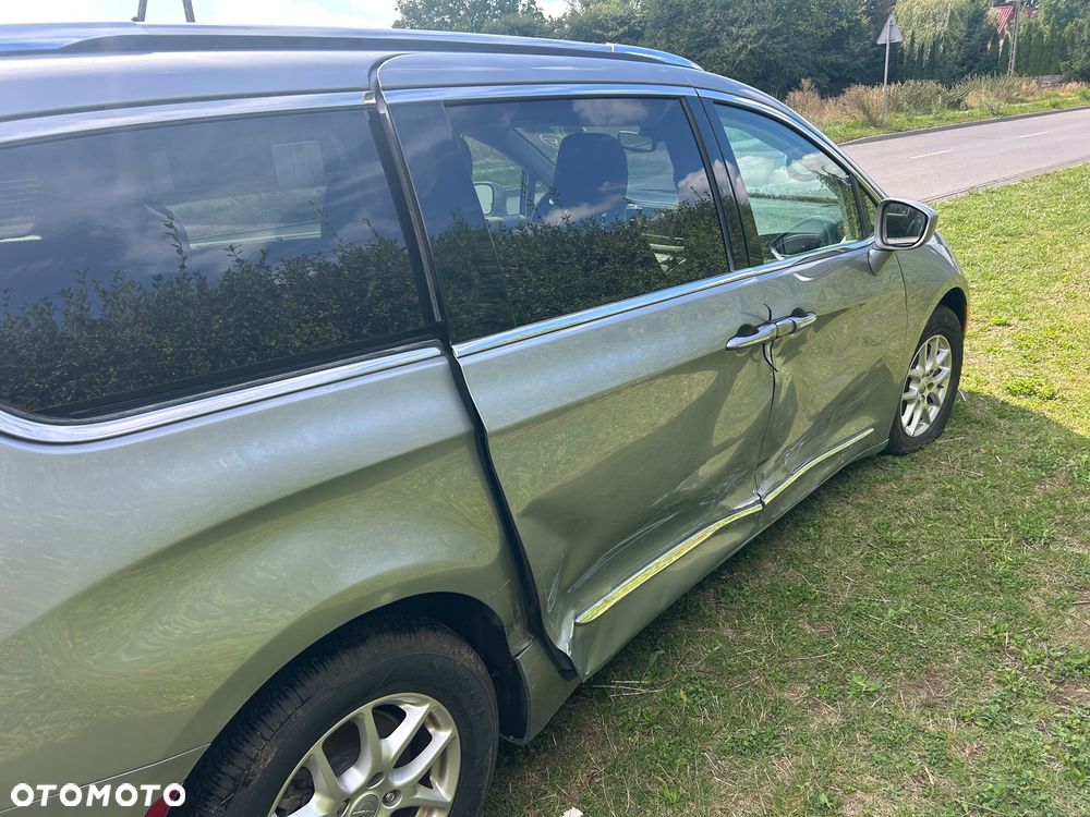 Chrysler Pacifica - 8