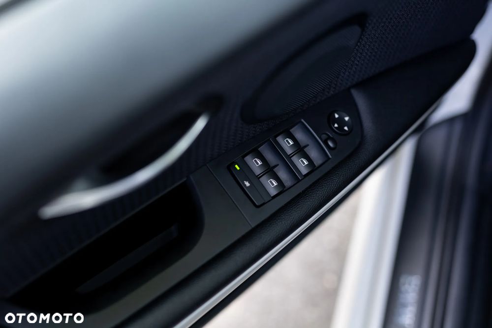 BMW Seria 3 318d DPF - 36