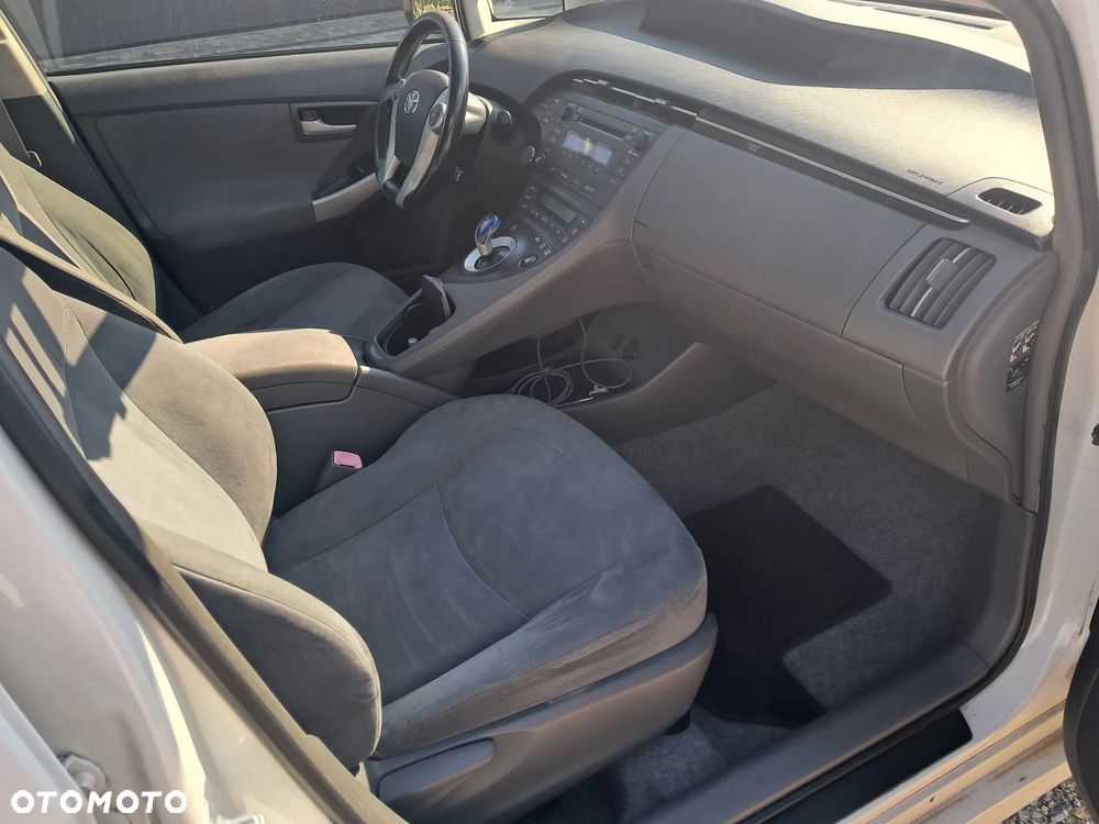 Toyota Prius 1.8 HSD Premium - 6