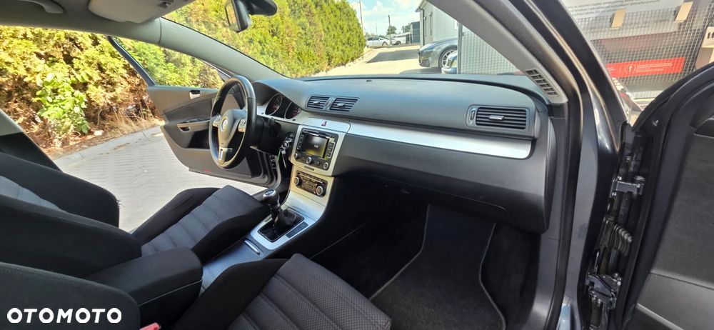 Volkswagen Passat 2.0 TDI Highline - 36