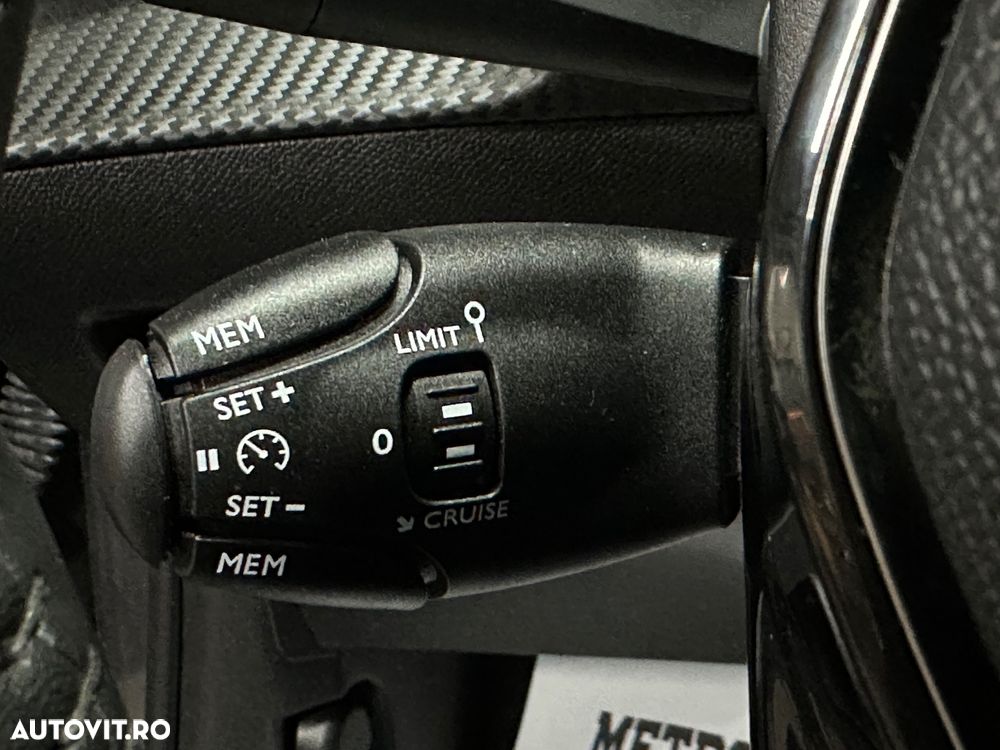 Peugeot 208 1.2 L PureTech STT Active - 12