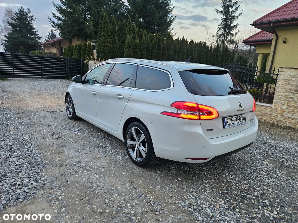 Peugeot 308 - 8