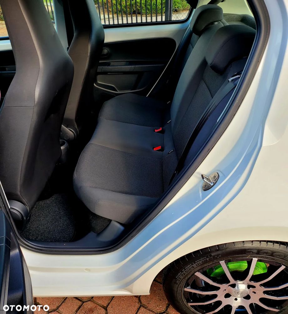 Volkswagen up! 1.0 beats - 9
