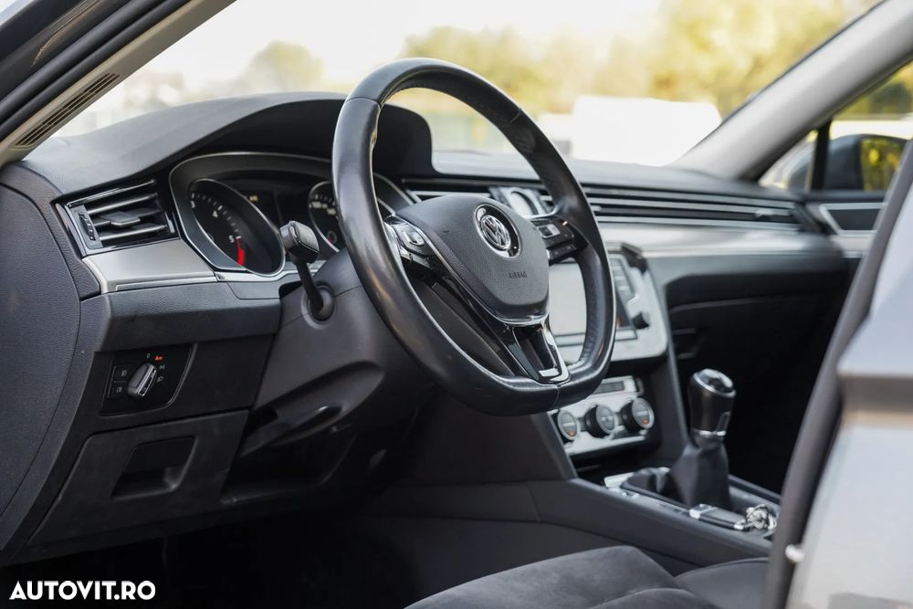 Volkswagen Passat Variant 2.0 TDI Highline - 12