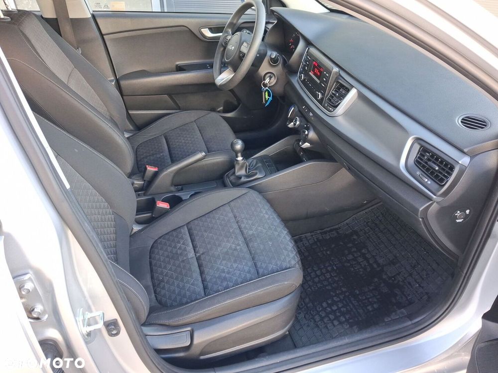 Kia Rio 1.2 M - 10