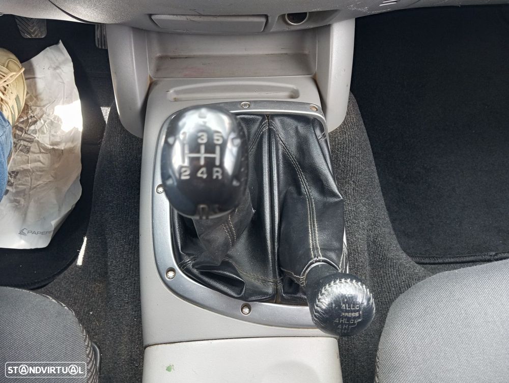 Mitsubishi L200 2.5 DI-D CD Invite AC 4WD - 10