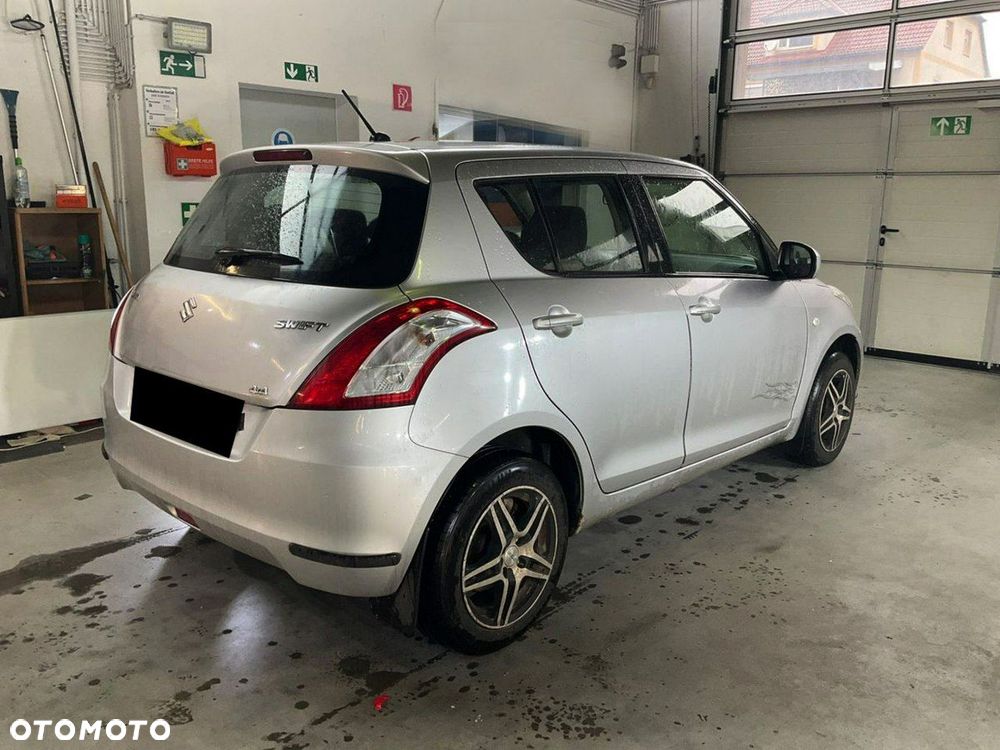 Suzuki Swift 1.2 Premium - 2