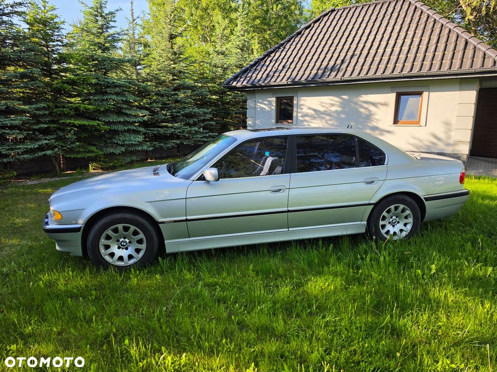 BMW Seria 7 740iL - 11