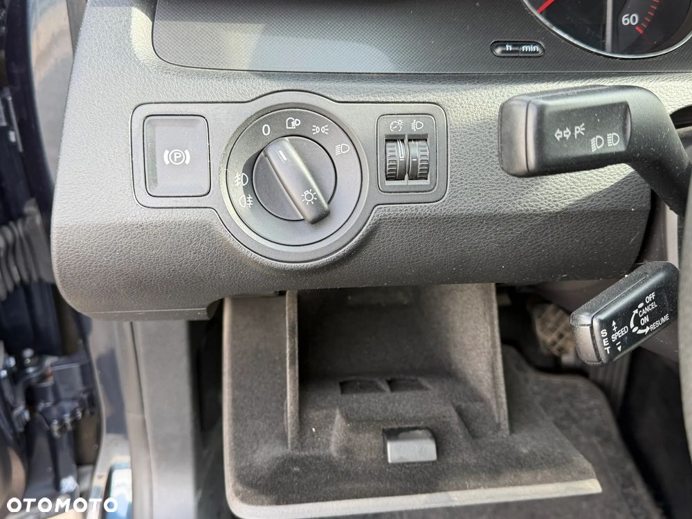 Volkswagen Passat - 25