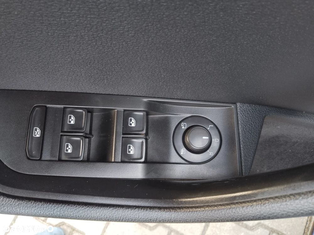 Skoda Superb 2.0 TDI Ambition DSG - 23