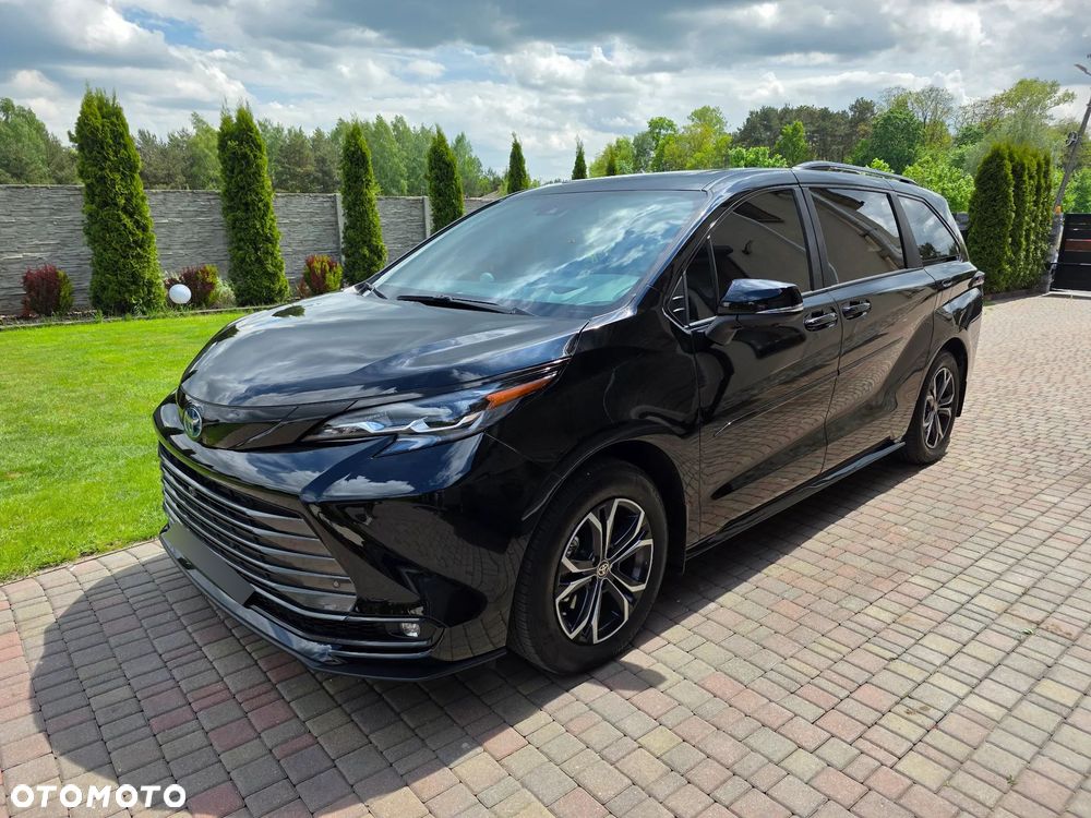 Toyota Sienna - 1