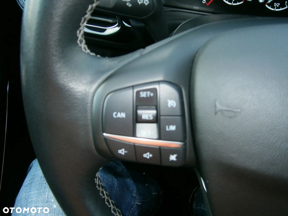 Ford Fiesta 1.0 EcoBoost S&S TITANIUM X - 34