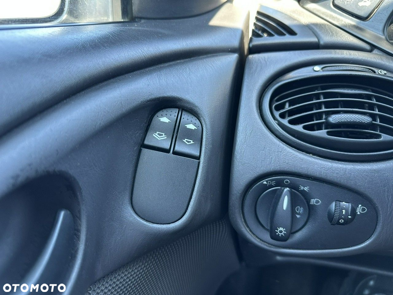 Ford Focus 1.6 X100 - 12