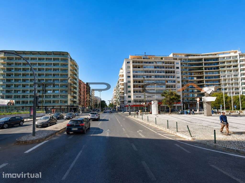 Espaço comercial com uma localização estratégica junto à Estação de... - Grande imagem: 2/6