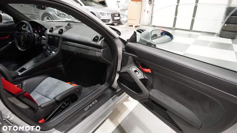 Porsche 718 Cayman GPF GT4 RS PDK - 8