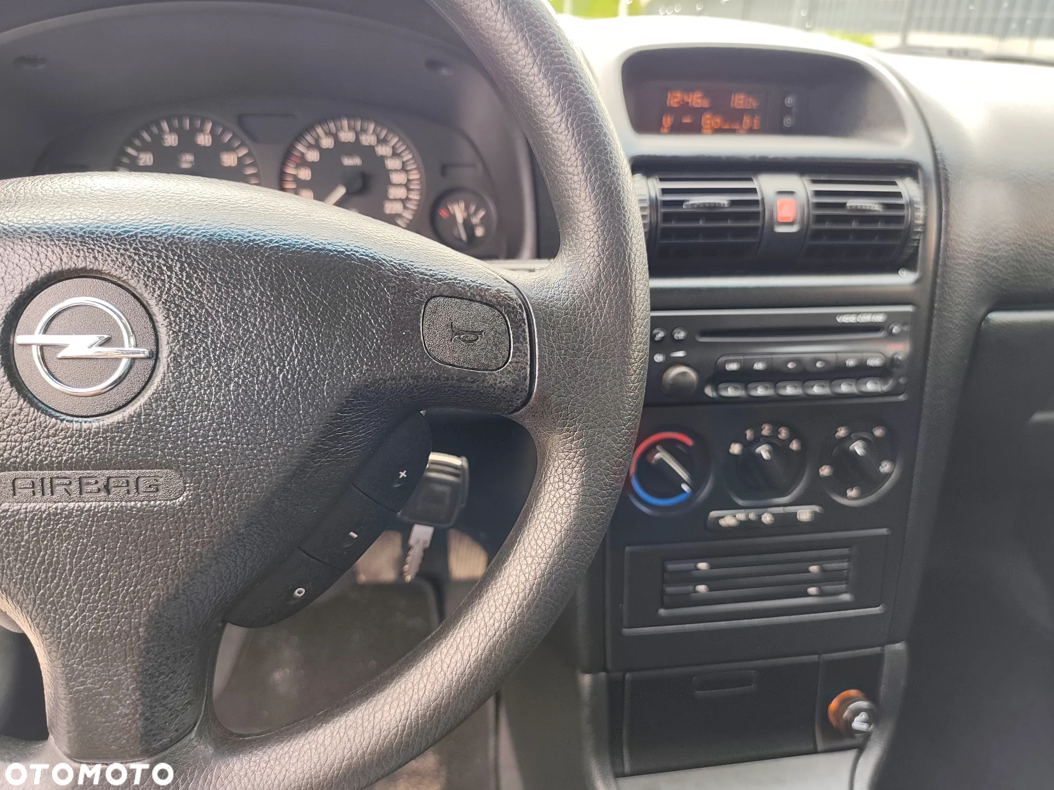 Opel Astra 1.6 - 16
