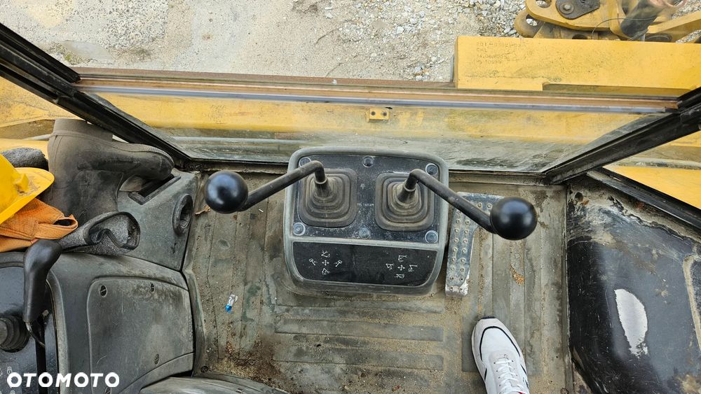 Caterpillar 424D - 6