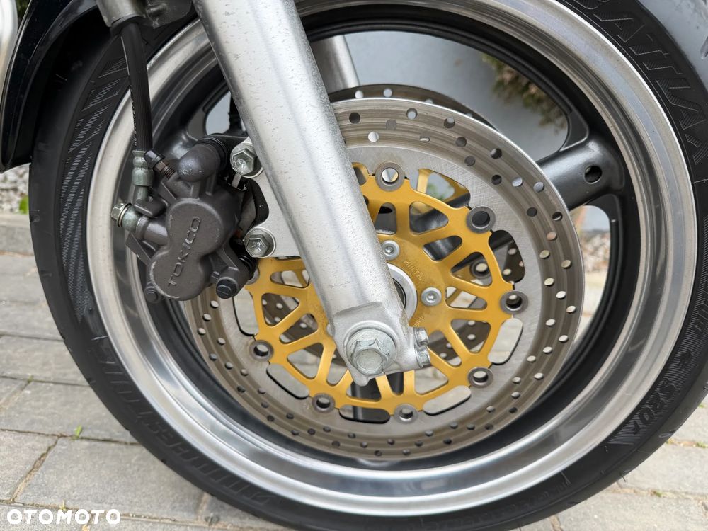 Suzuki GSX - 12