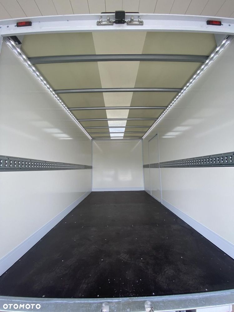 Mercedes-Benz Sprinter - 5