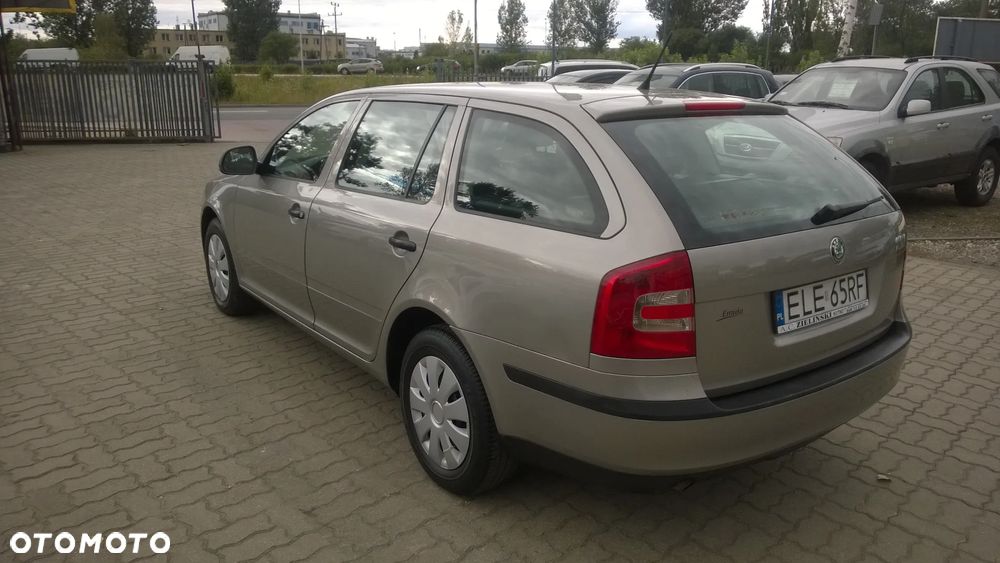 Skoda Octavia 1.6 Elegance - 4