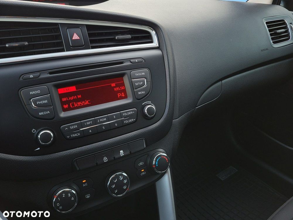 Kia Ceed - 24