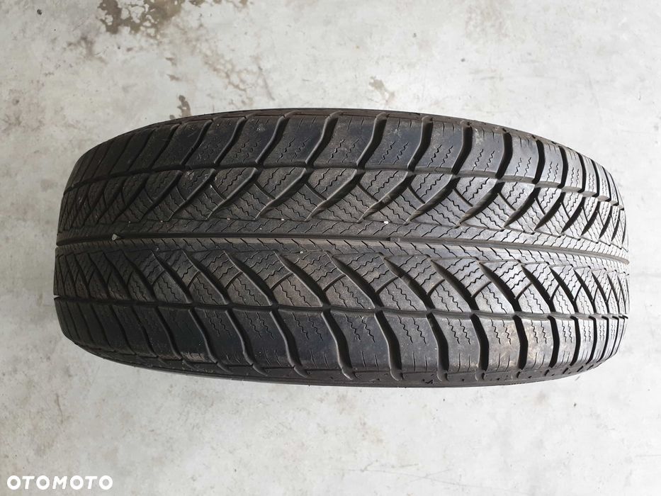 1szt. 205/60/16 92H Goodyear UG 8 Performance RFT 6mm 2016r [ 4630 ]