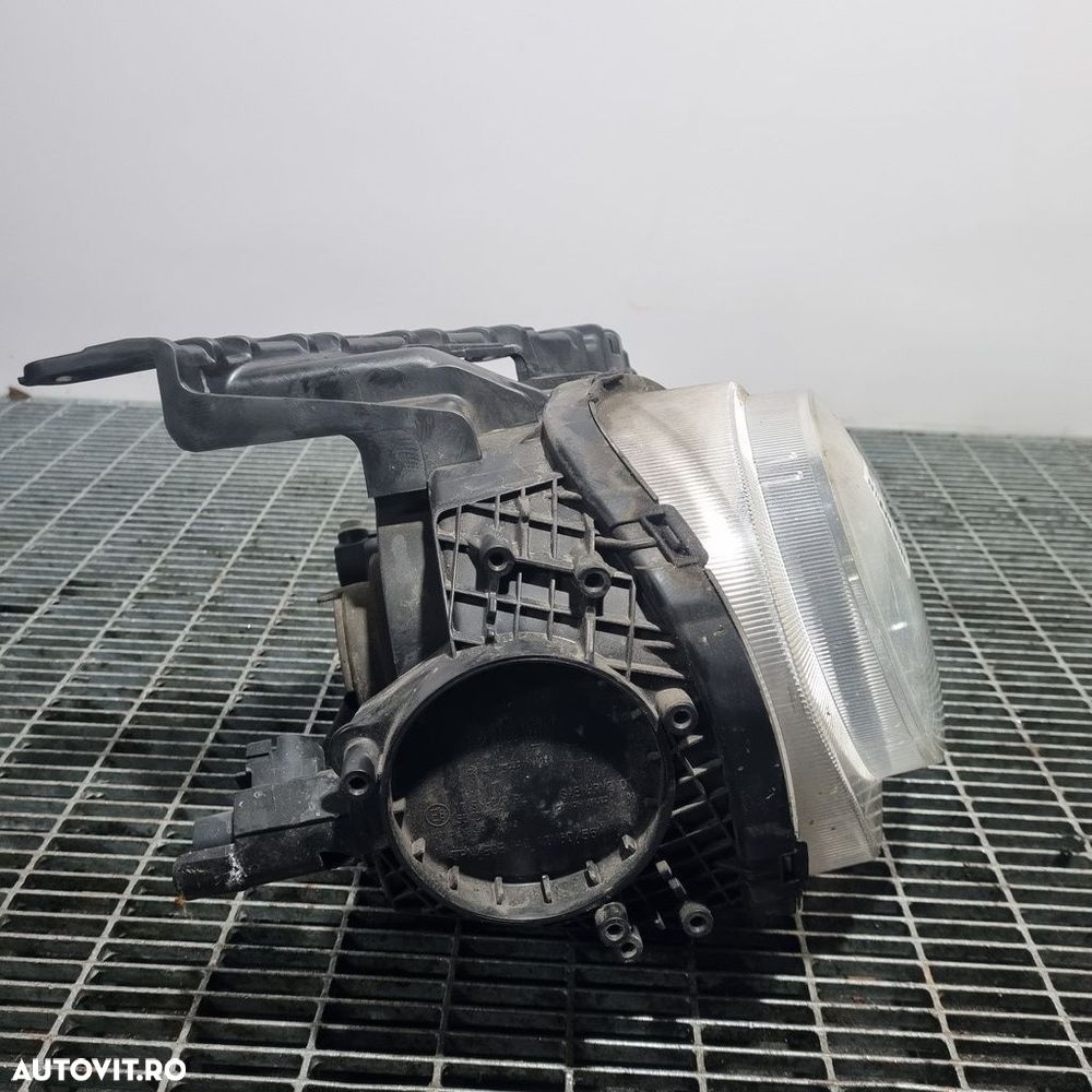 Far Dreapta Nissan Juke 2010 - 2014 SUV 4 Usi (1434) Fara xenon - 3