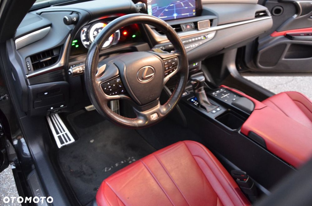 Lexus ES 300h F Sport - 11