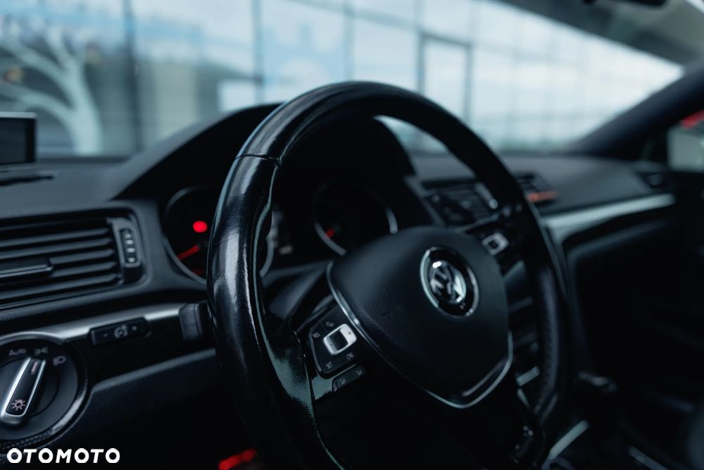 Volkswagen Passat - 15