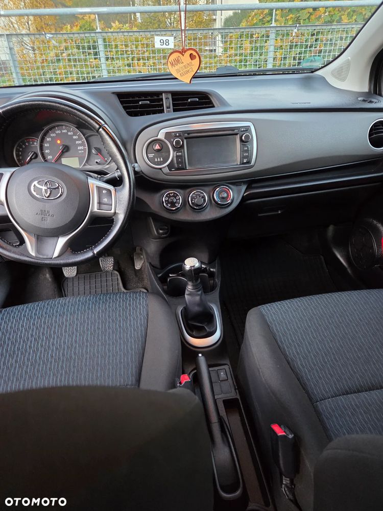 Toyota Yaris 2012 photo 5