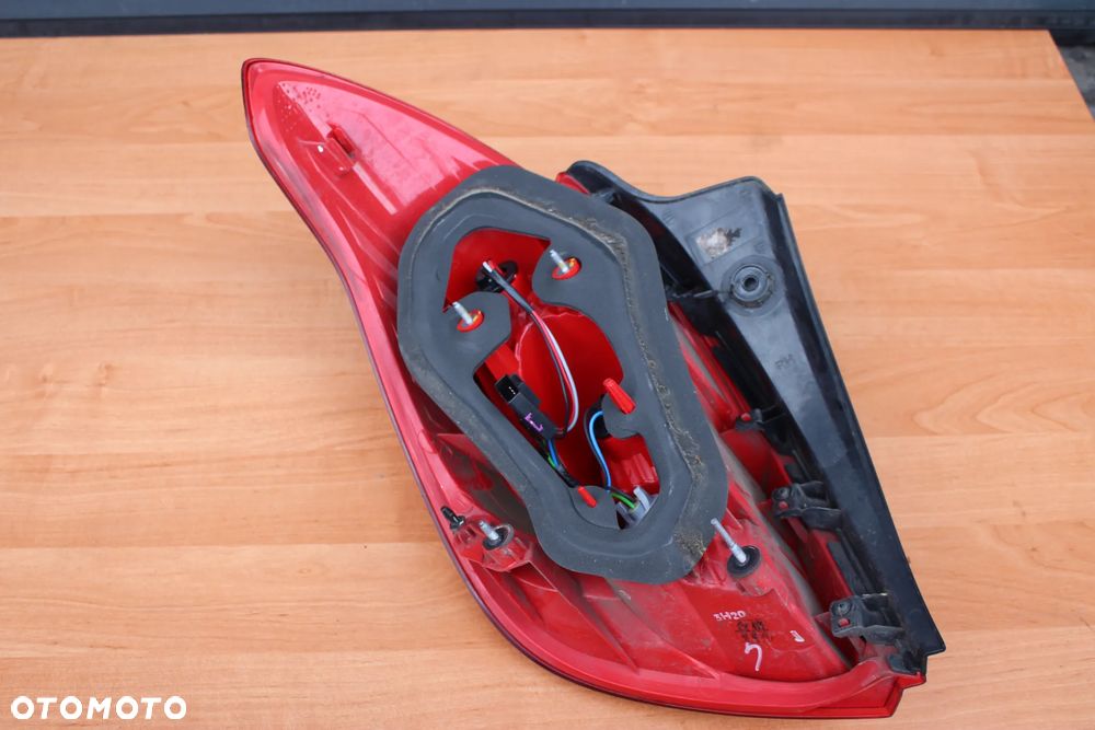 LAMPA PRAWY TYŁ TYLNA PRAWA OPEL MOKKA EUROPA - 8
