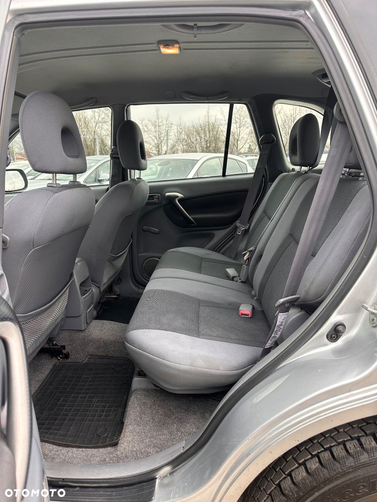 Toyota RAV4 2.0 D-4D 4x4 - 11