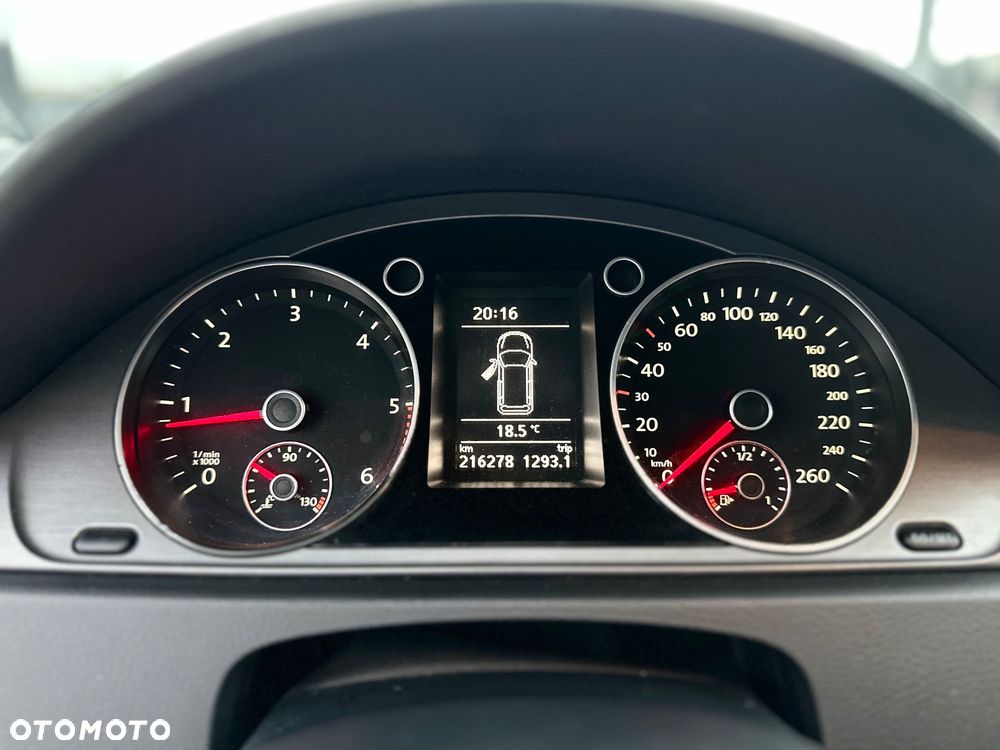 Volkswagen Passat 1.6 TDI DPF BlueMot Highline - 16