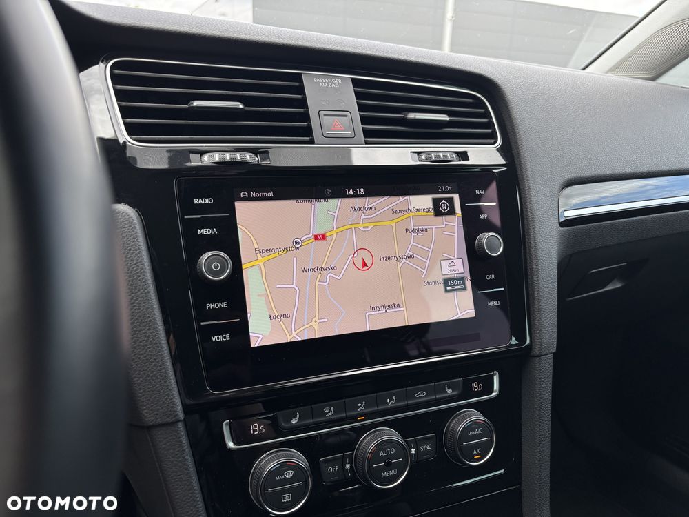 Volkswagen Golf - 11