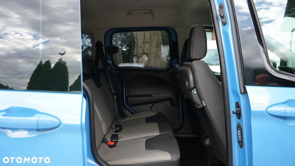 Ford Tourneo Courier - 36