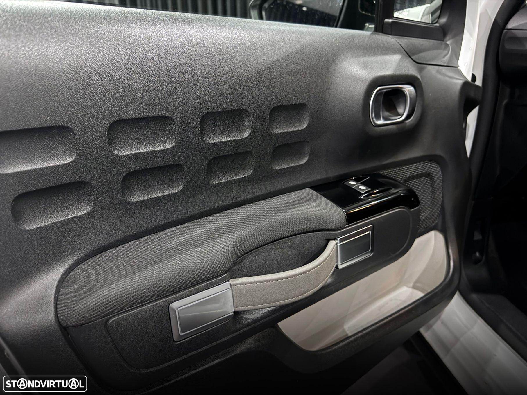 Citroën C3 1.2 PureTech Shine EAT6 - 13