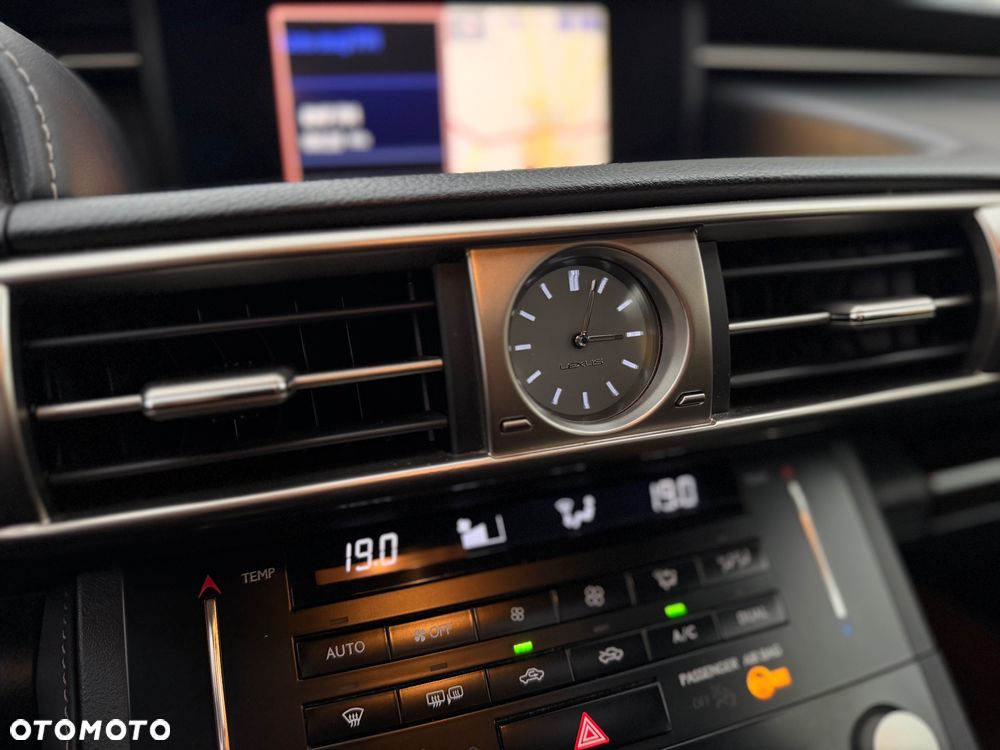 Lexus IS 300h Prestige - 26