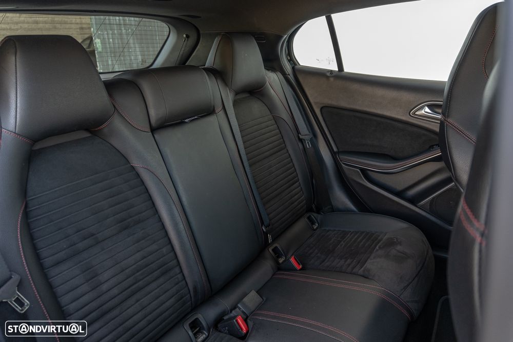 Mercedes-Benz GLA 180 AMG Line - 27