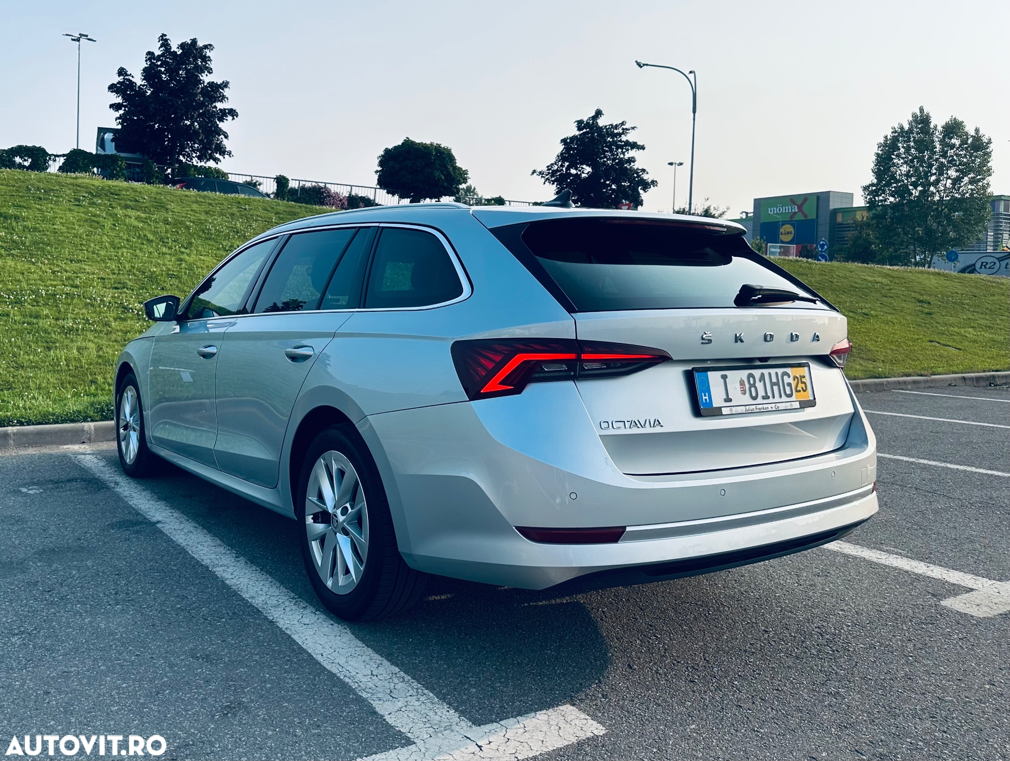 Skoda Octavia Combi 2.0 TDI DSG Style - 9