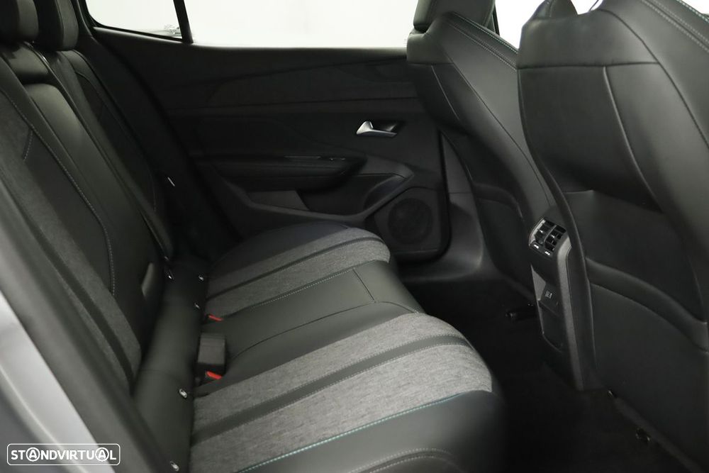 Peugeot 408 1.2 PureTech Allure EAT8 - 23