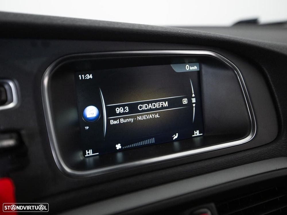 Volvo V40 Cross Country - 15