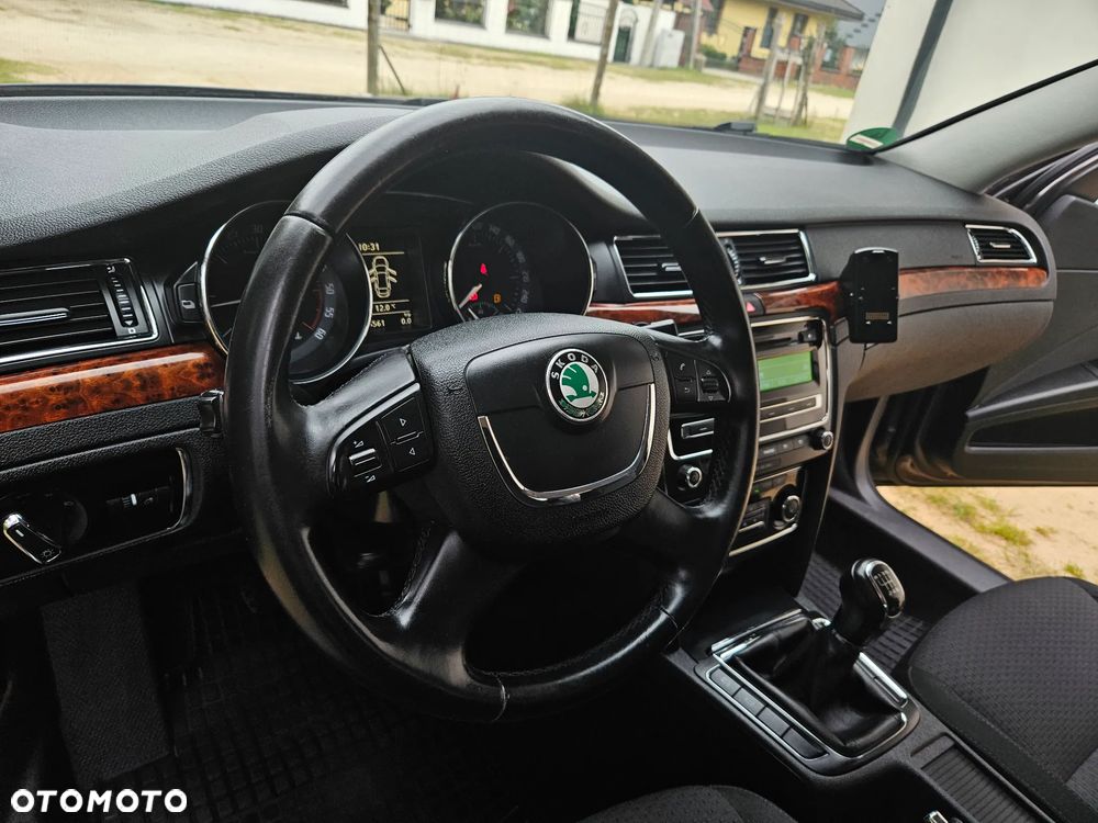 Skoda Superb 2.0 TDI 4x4 Elegance - 23