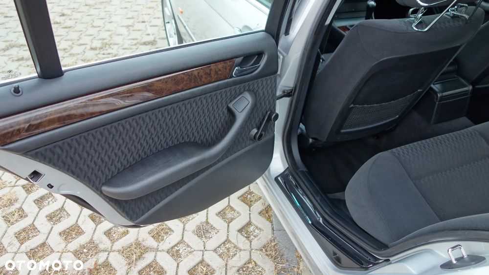 BMW Seria 3 320i - 14