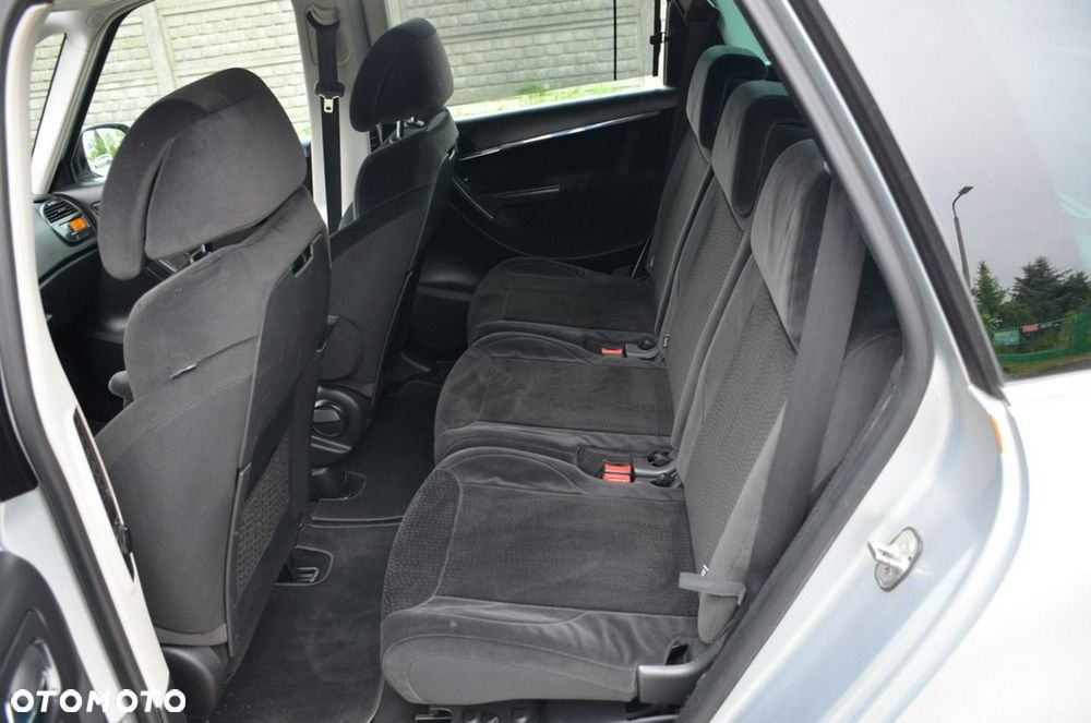 Citroën C4 Picasso - 25